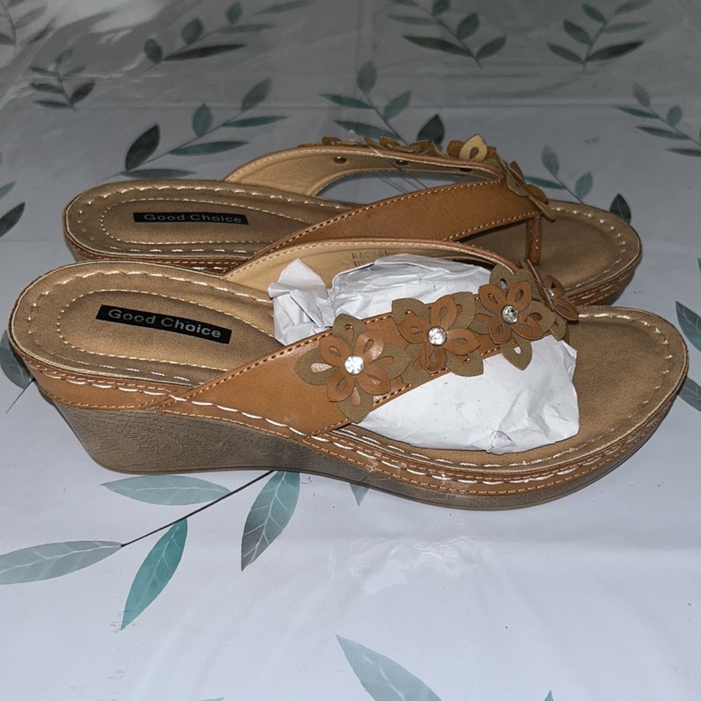 Brown Platform Flower Acents Cushioned Rhinestone Rachel Round Toe Wedge - Picture 2 of 7